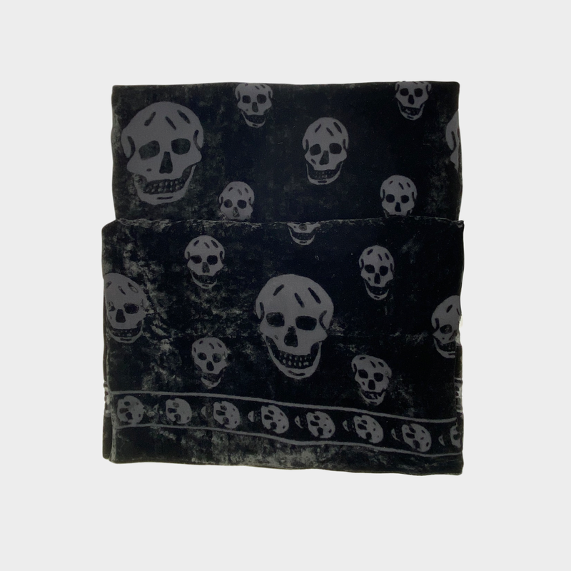 Alexander McQueen women's black skull trimmed velvet scarf