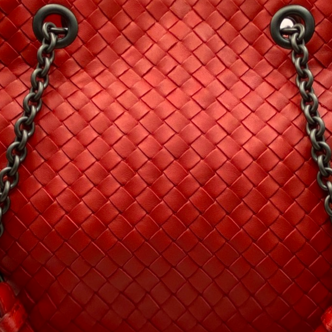 Bottega Veneta women's red medium intrecciato double-chain tote bag