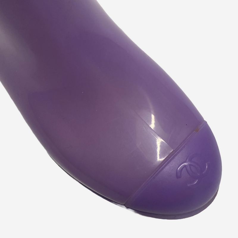 CHANEL purple rubber wellies boots with front CC logo