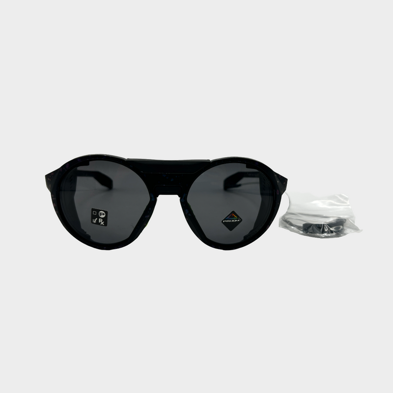 Oakley men's Clifden sports sunglasses with holographic accenting