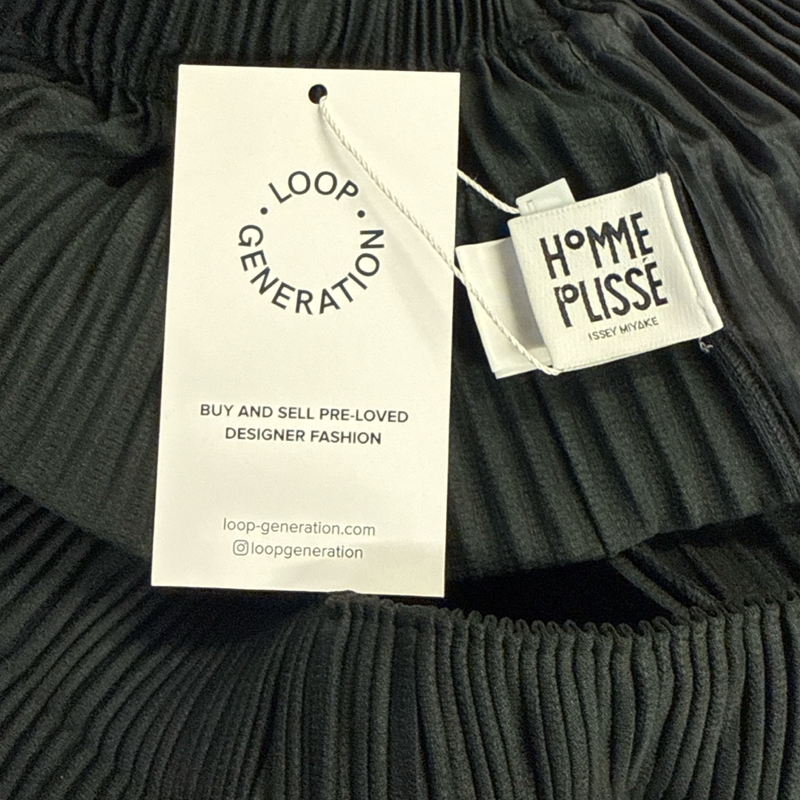 Homme Plissé Issey Miyake Men's Pleated dark green Shorts