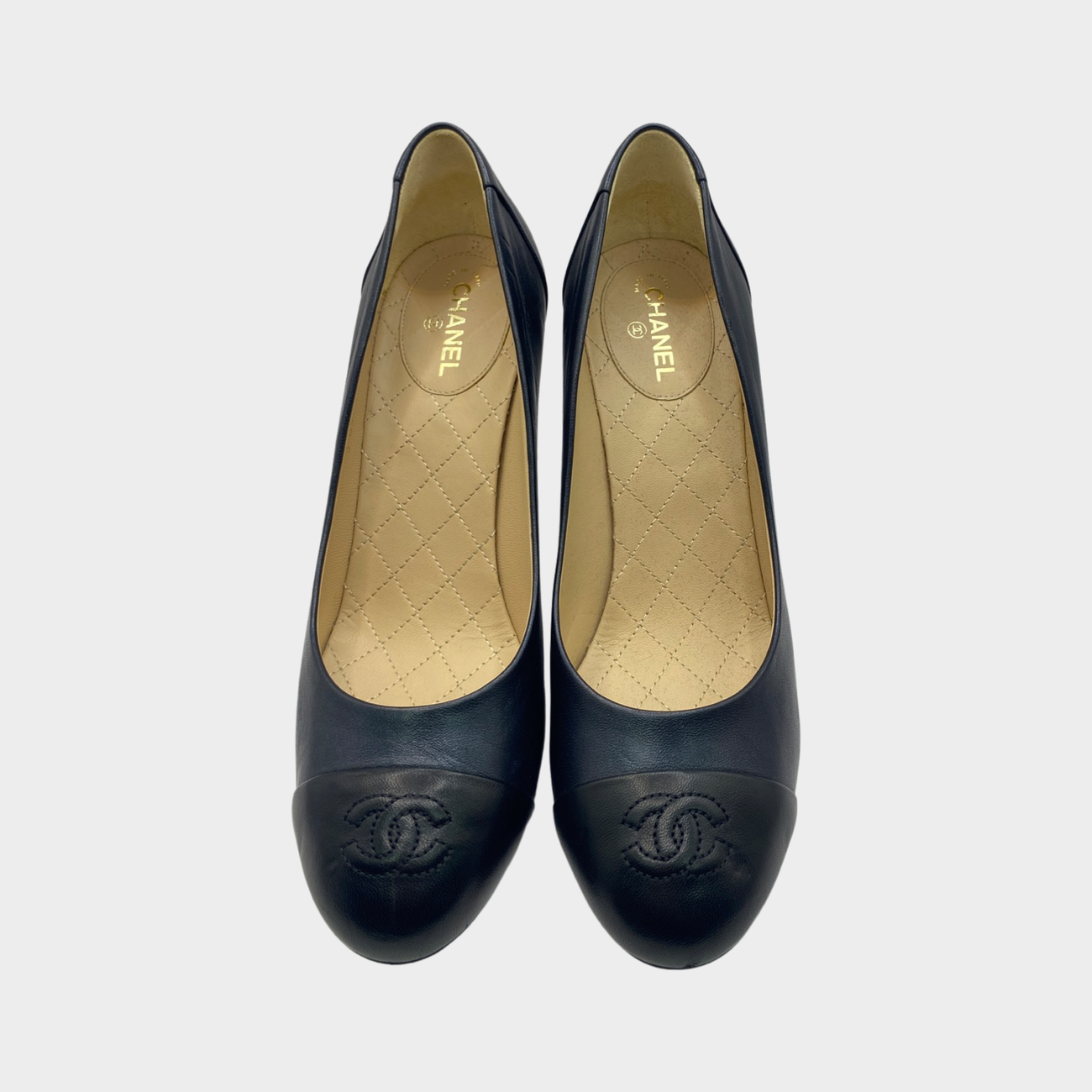 Chanel top black pumps