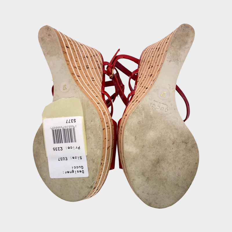 Gucci women's red and beige patent leather wedges
