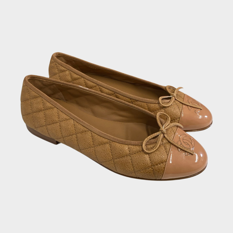 Chanel women's beige grained quilted leather flats