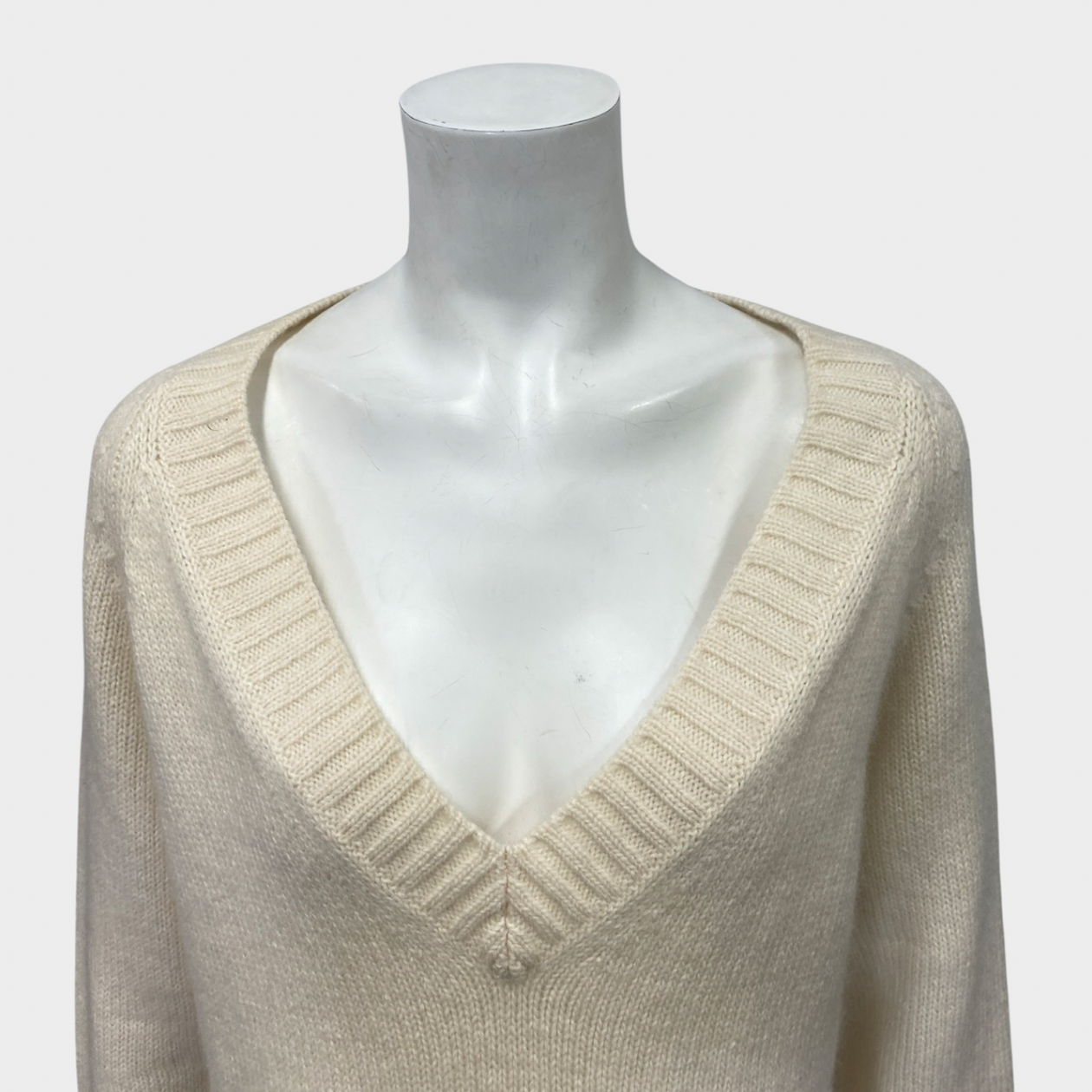 prada v neck knit ニット Prada women's ecru oversized V-neck jumper – Loop Generation