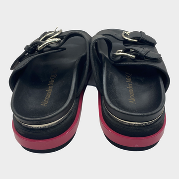 国内送/送関込【Alexander McQueen】Sandali マウント スリック McQueen Mount Slick sandals for Men - Black in UAE | Level Shoes