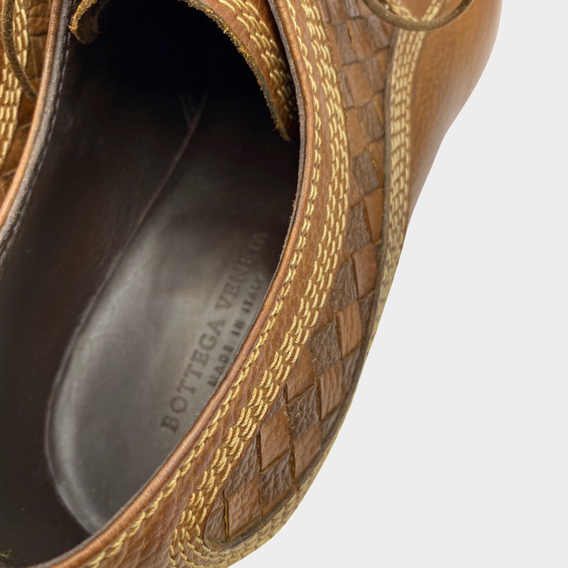 Bottega Veneta men's brown leather loafers with intreciatto weave print detail