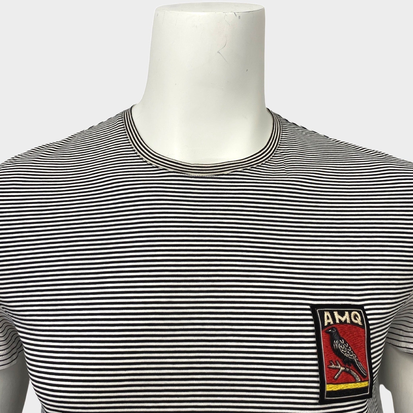 国内発送【alexander mcqueen】Tシャツ ホワイト リバースロゴ Alexander McQueen - ALEXANER McQueen EST 1992 White T-Shirt