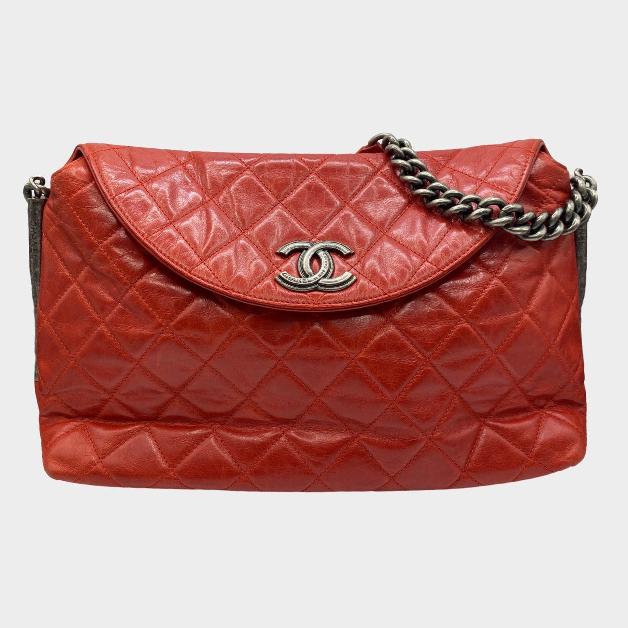 Leather handbag Chanel Red in Leather - 10194326