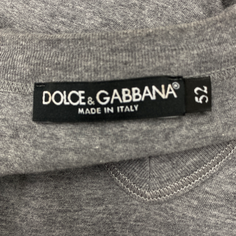 Dolce&Gabbana men's grey logo placard cotton v-neck t-shirt