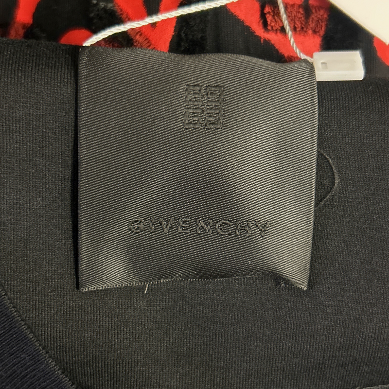 Givenchy men's black cotton t-shirt with heart motif