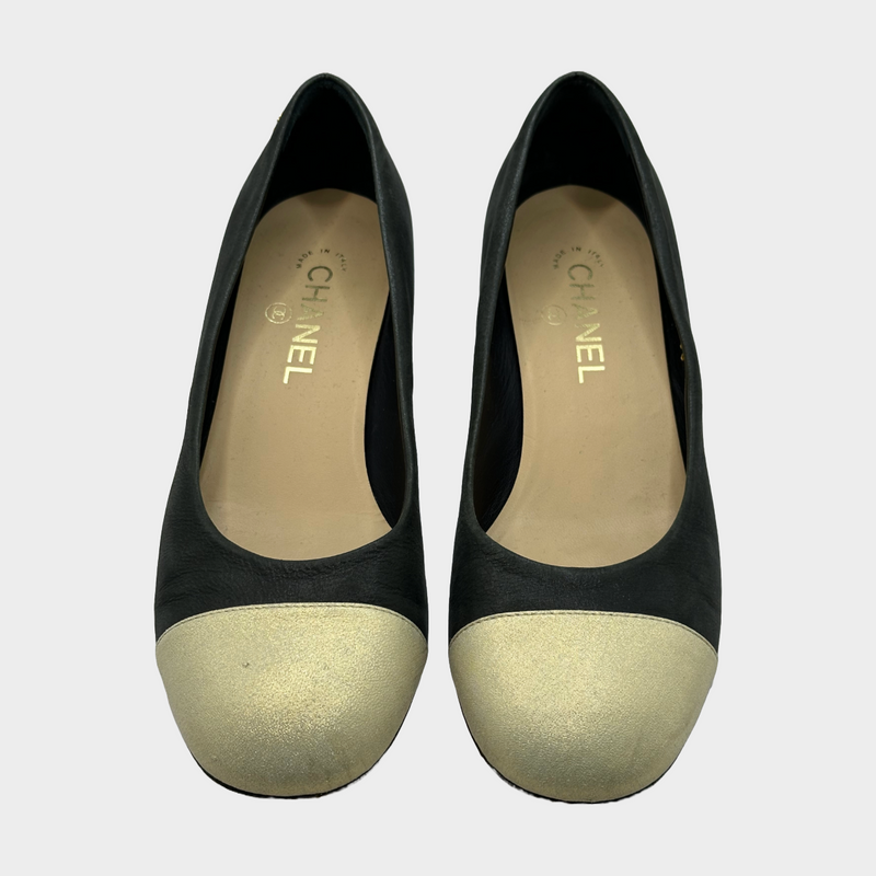 Chanel black and beige suede and leather vintage pumps with block heels