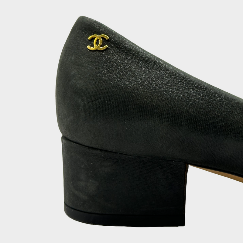 Chanel black and beige suede and leather vintage pumps with block heels