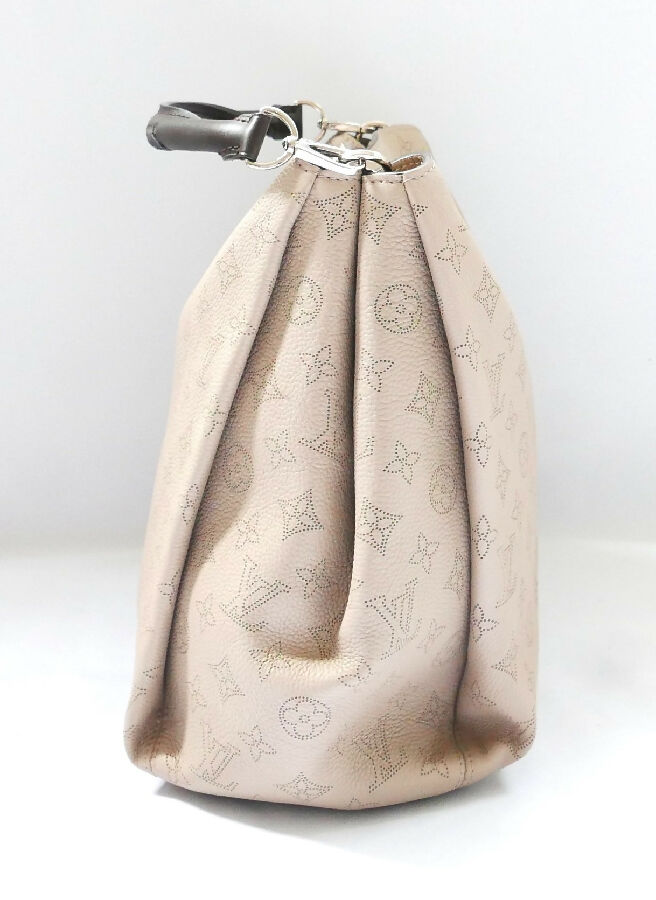 Louis Vuitton beige Babylone PM Mahina Galet Bag