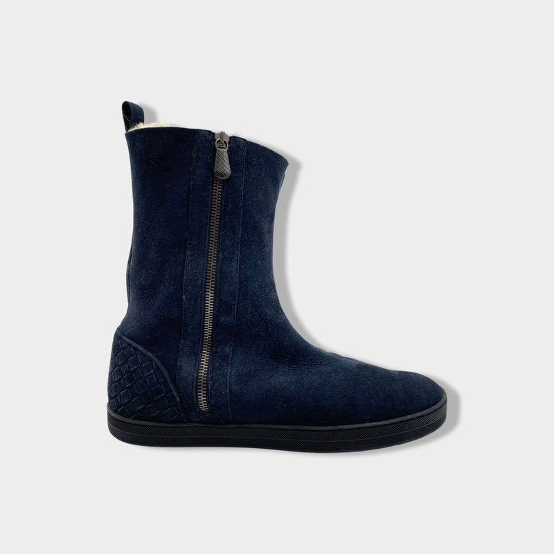 pre-owned BOTTEGA VENETA navy suede and shearling boots | Size EU40 UK7