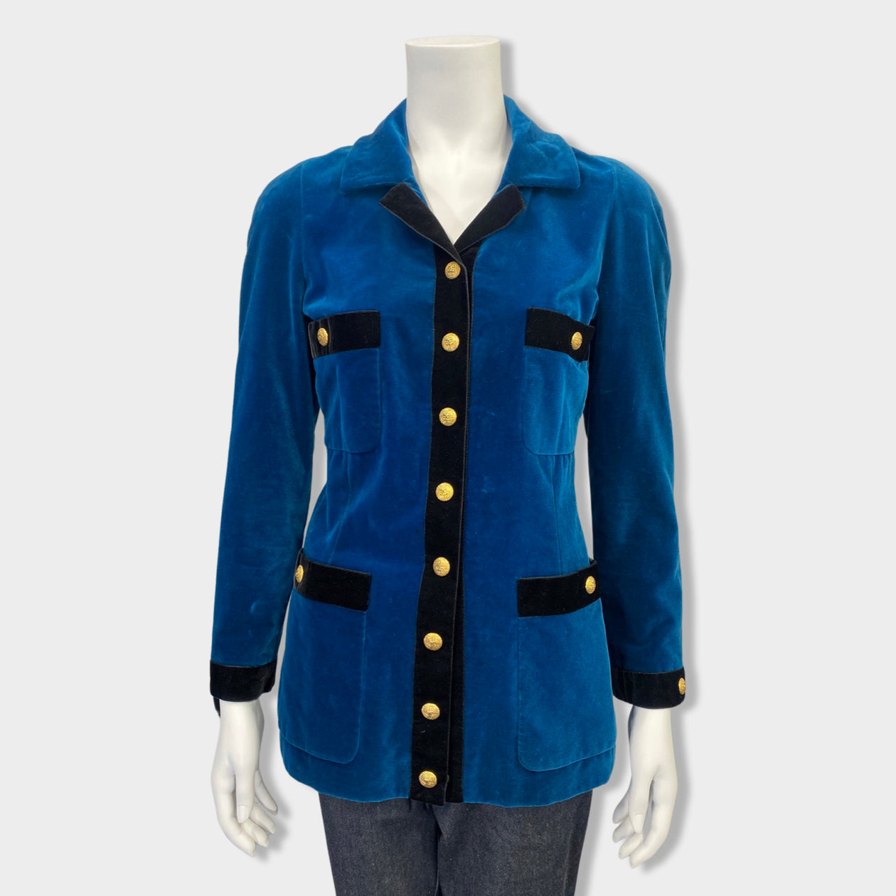CHANEL cobalt blue velvet jacket with gold buttons – Loop Generation