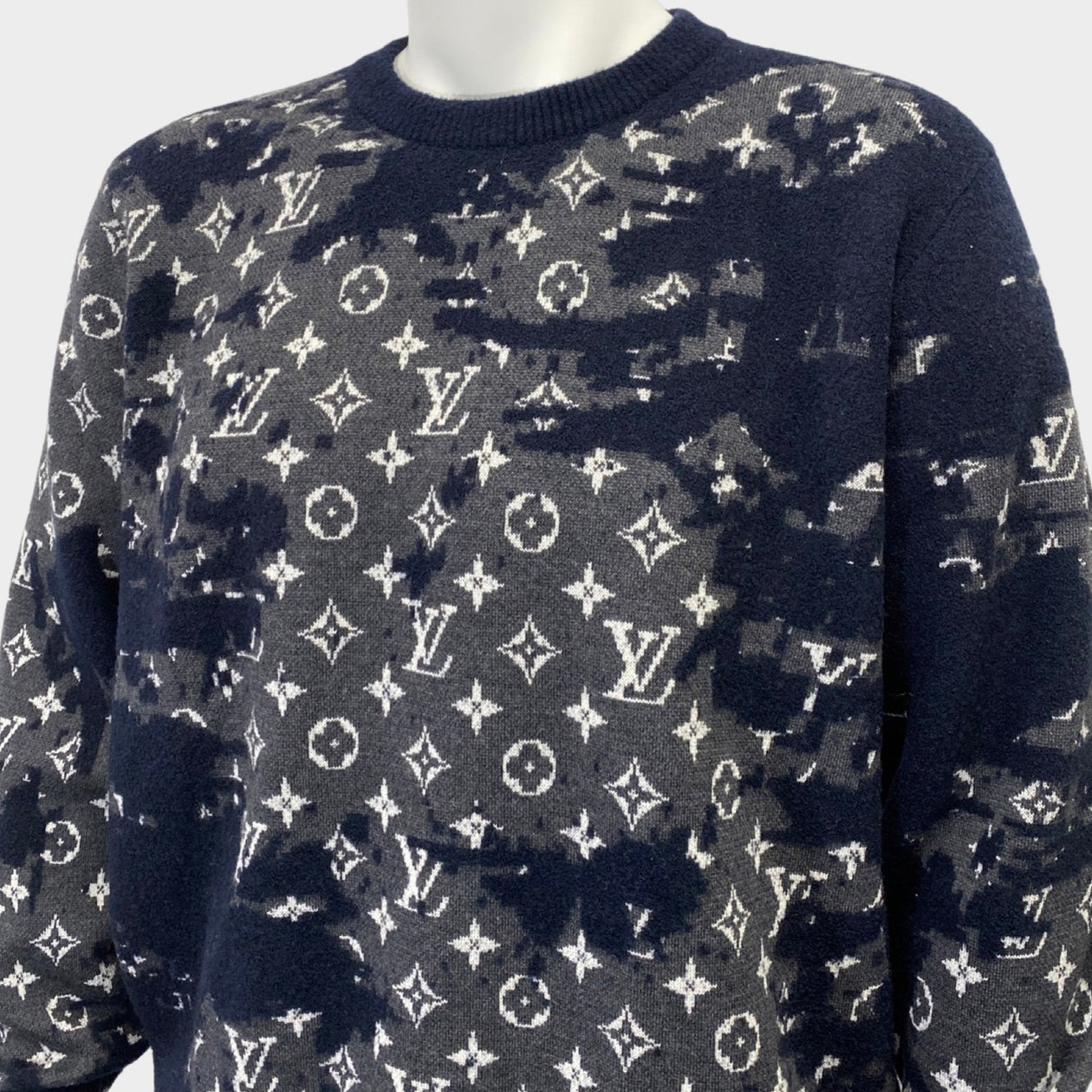 Knitwear & sweatshirt Louis Vuitton Black size S International in