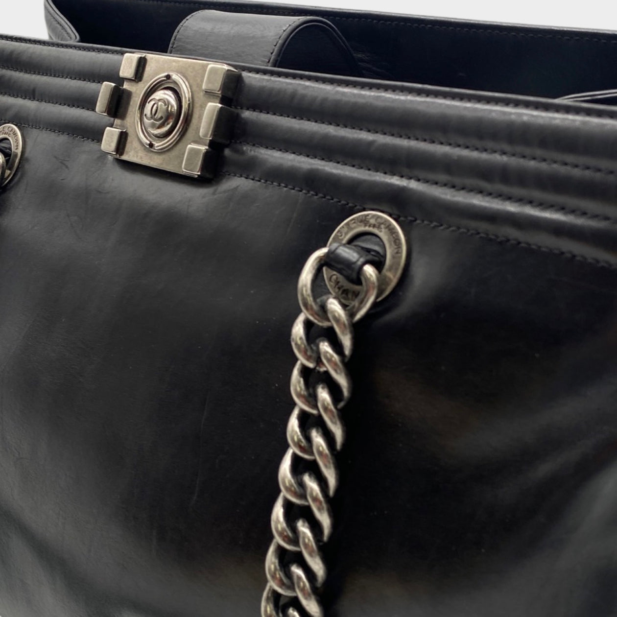 CHANEL 31 Rue Cambon black and silver leather handbag – Loop Generation