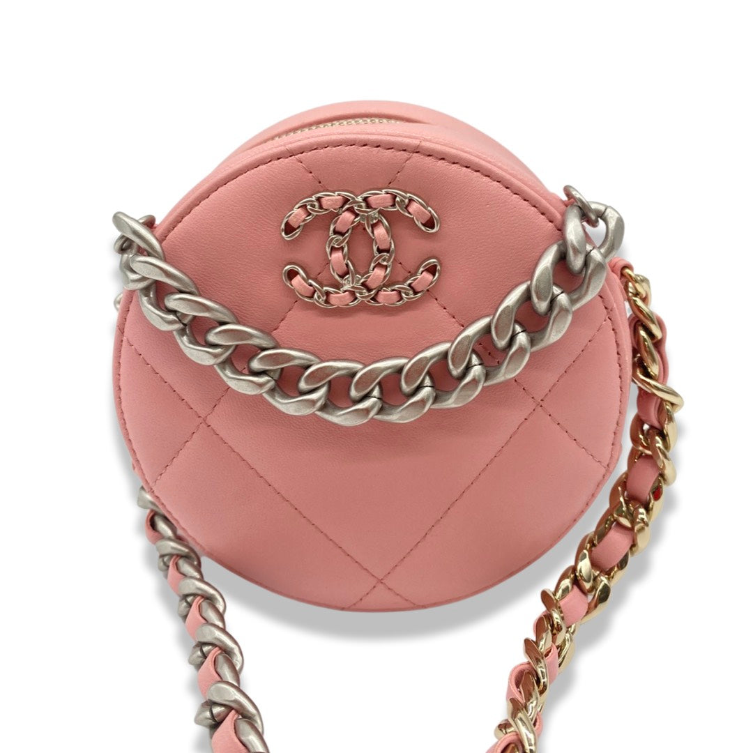 Trendy cc leather crossbody bag Chanel Pink in Leather - 35852418