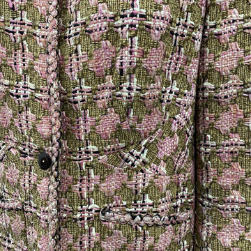 UNVEILING THE SECRETS BEHIND THE ICONIC CHANEL JACKET