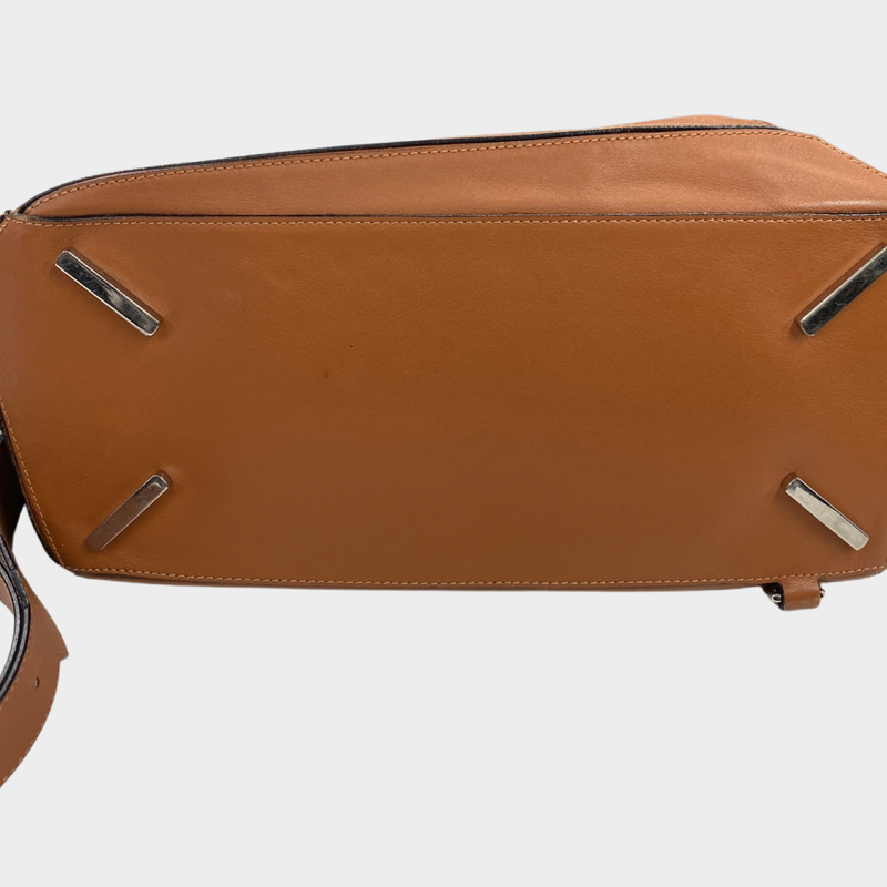 Loewe men‘s large puzzle edge leather bag in tan colour