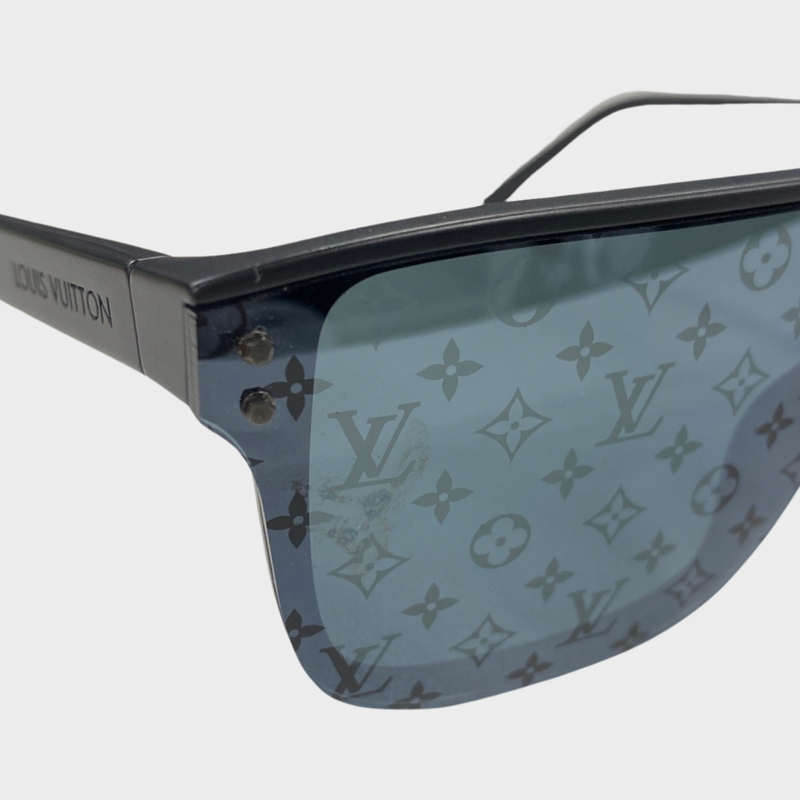 Louis Vuitton men's black and navy Waimea sunglasses