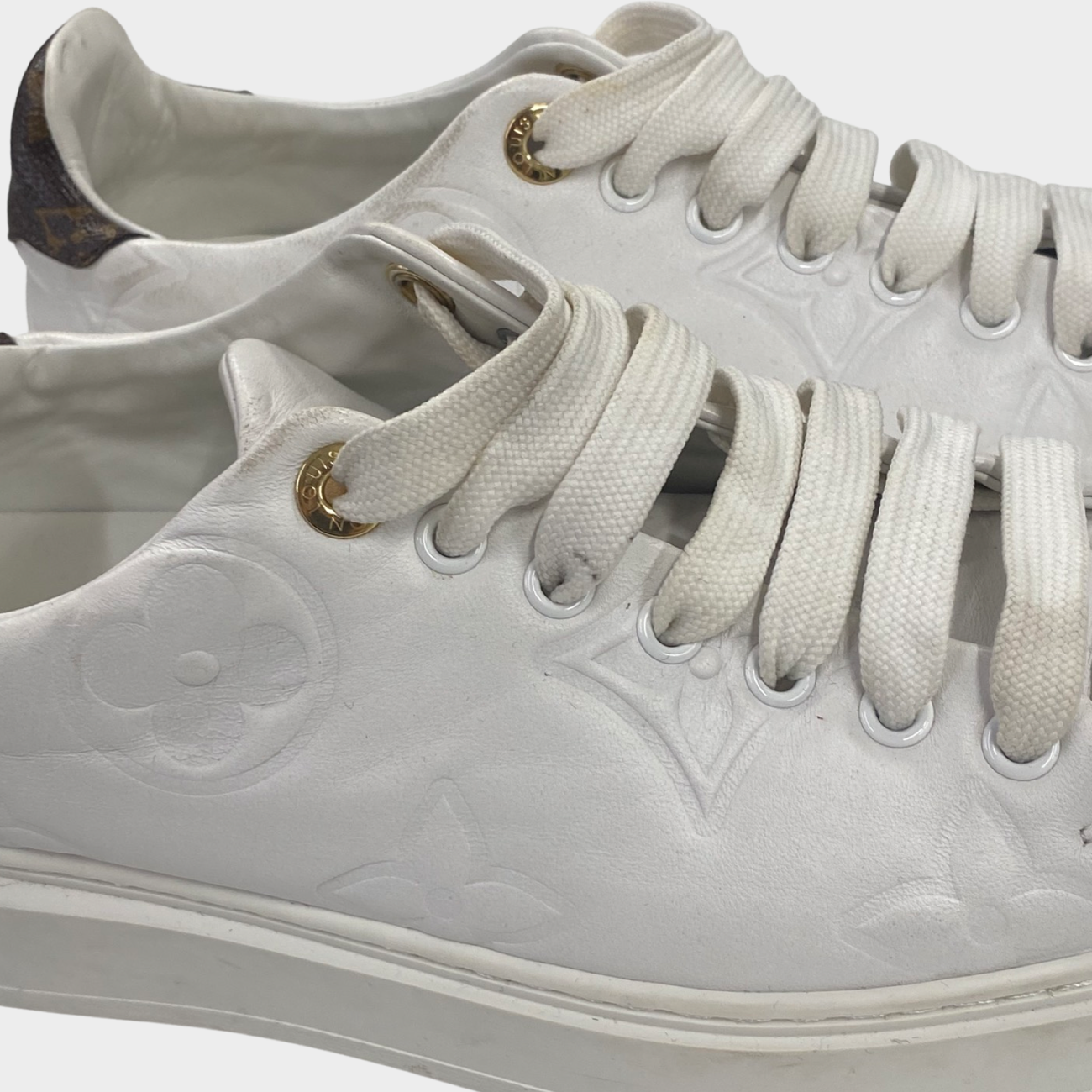 Louis Vuitton - Authenticated Time Out Trainer - Leather White Plain for Women, Very Good Condition