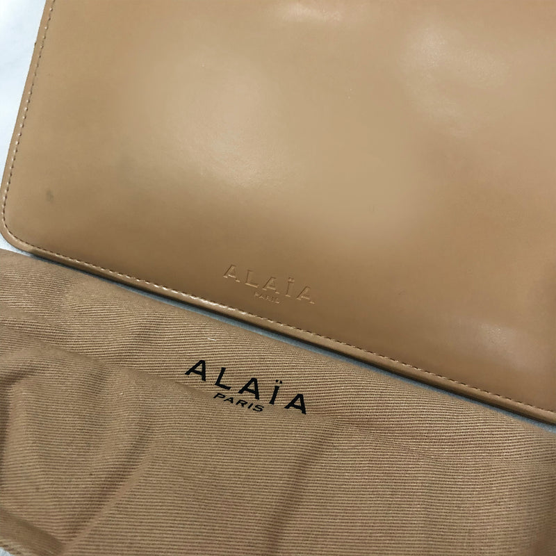 ALAÏA nude leather pouch