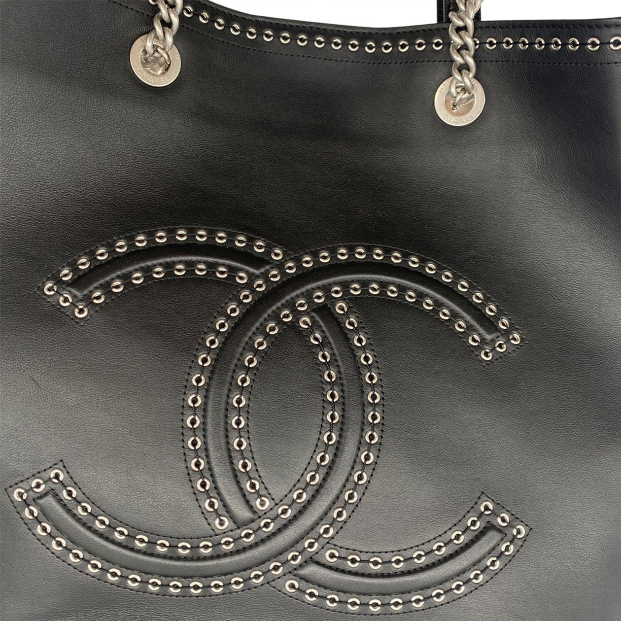 CHANEL black leather Deauville tote bag – Loop Generation