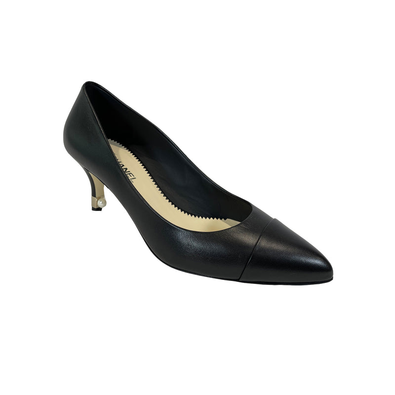 pre-owned chanel black leather pumps | Size 37.5