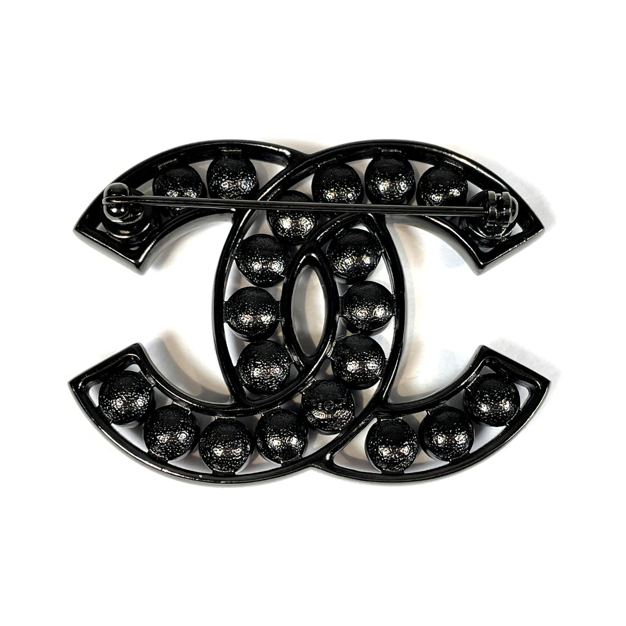Chanel CC brown and black pearl brooch – Loop Generation
