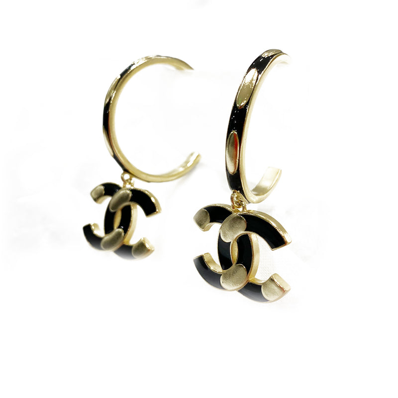pre-owned CHANEL CC logo black and gold hoop earrings