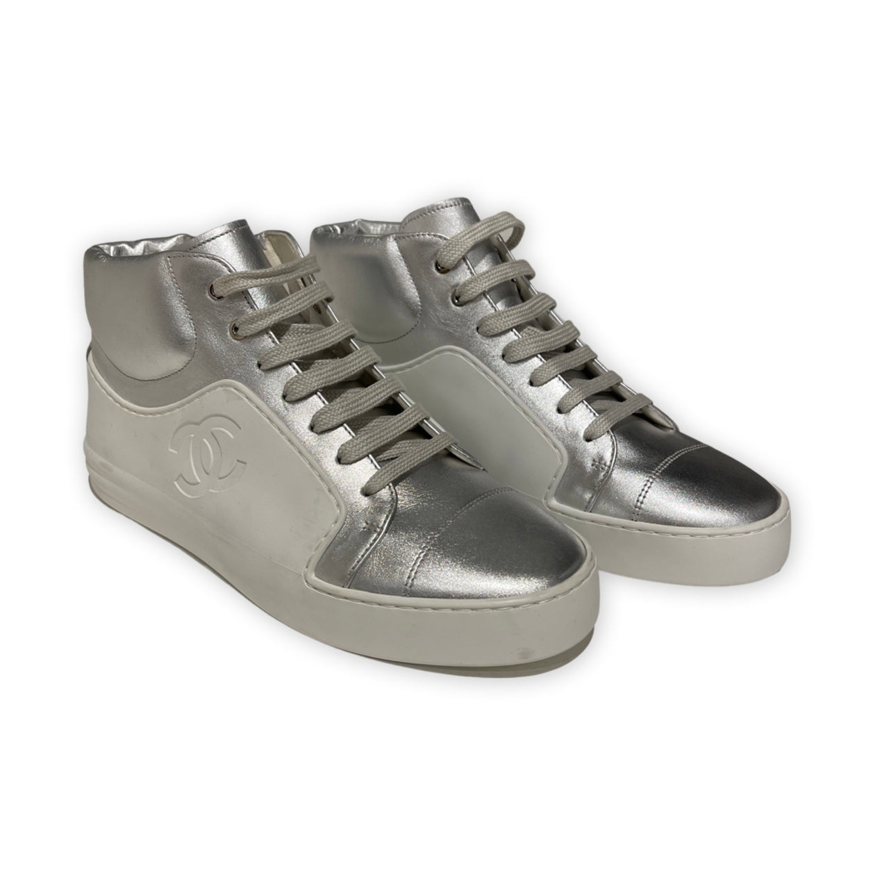 CHANEL white and gold leather trainers – Loop Generation