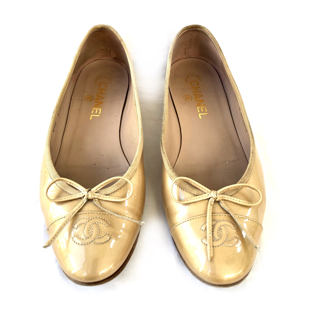 Chanel - Authenticated Ballet Flats - Patent Leather Gold for Women, Never Worn