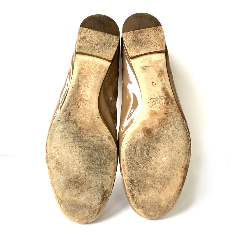 CHLOÉ beige patent leather flats