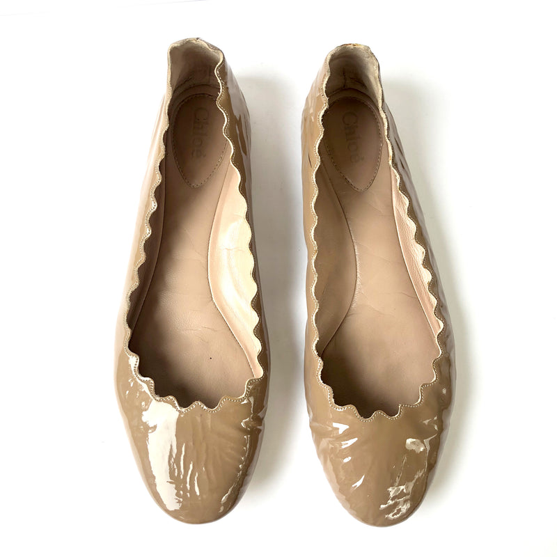 CHLOÉ beige patent leather flats