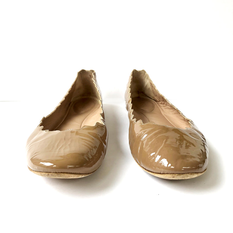 CHLOÉ beige patent leather flats