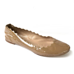 CHLOÉ beige patent leather flats