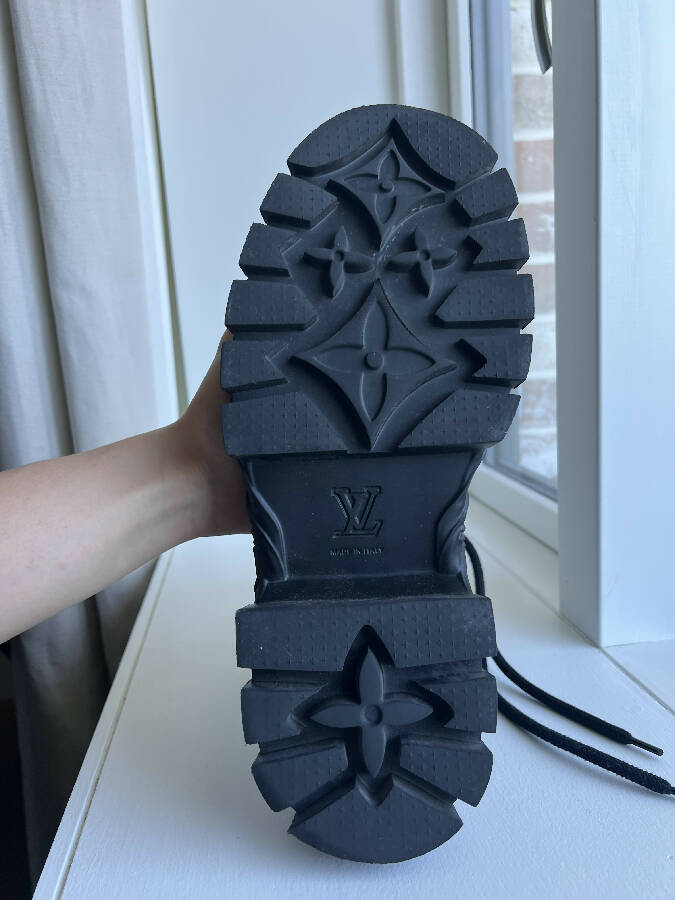LOUIS VUITTON BAROQUE RANGER BOOT FALL-WINTER 2022 RUNWAY