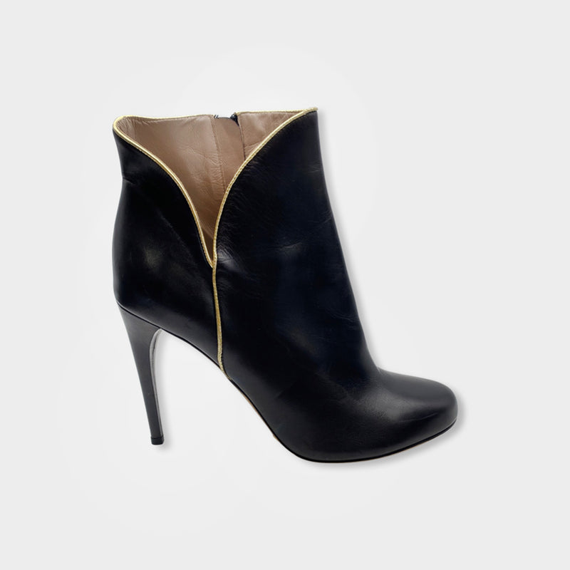 pre-loved MO HELMI black leather boots | Size EU39 UK6