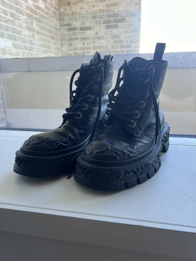 Louis Vuitton men's black leather baroque ranger boots