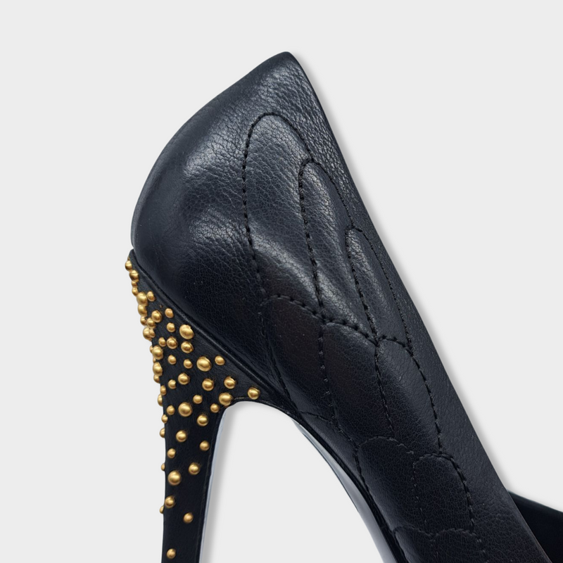 ALEXANDER MCQUEEN black leather pumps with skull embellishment