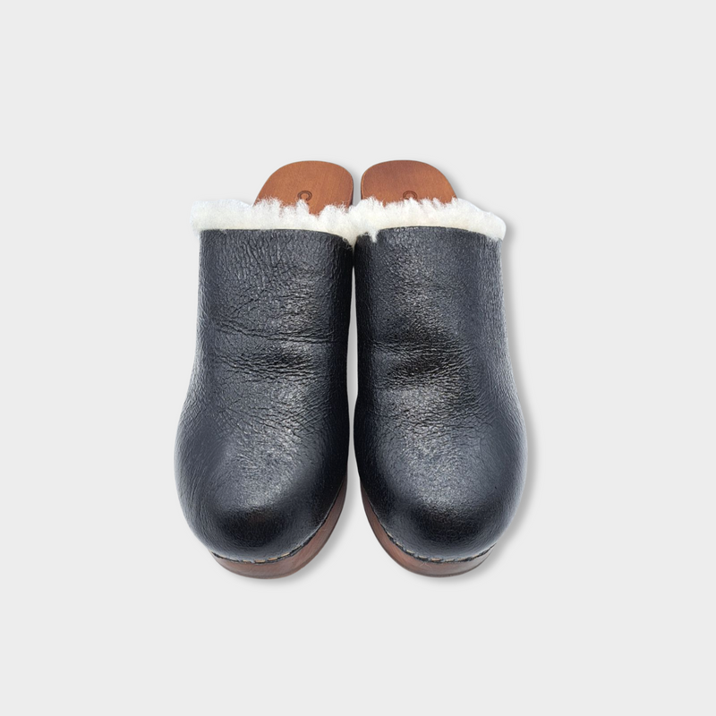 pre-loved CHANEL black leather and ecru shearling clogs