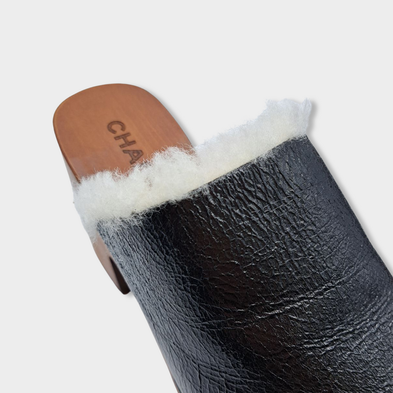 second-hand CHANEL black leather and ecru shearling clogs