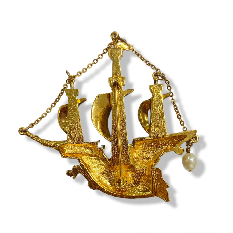 second-hand UNSIGNED golden metal yacht shape brooch