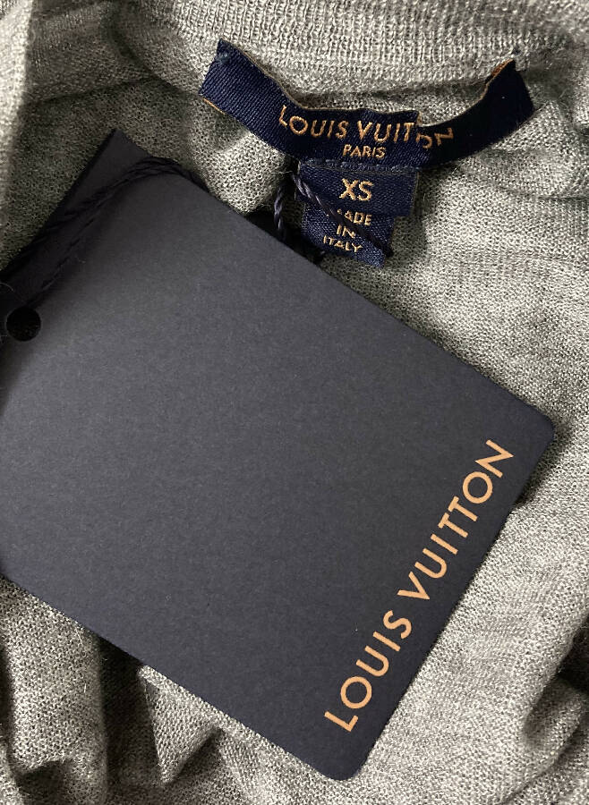 Louis Vuitton women's grey cashmere short-sleeved jumper